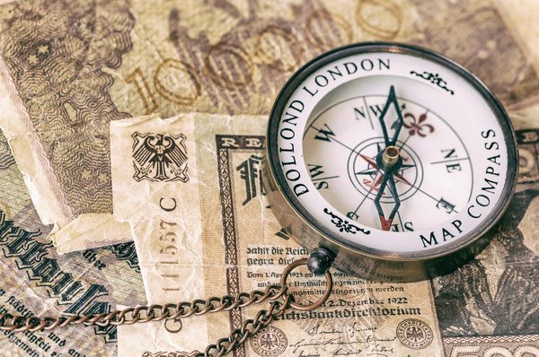 Quali sono i criteri per scegliere il miglior sistema di navigazione satellitare per un veicolo commerciale?