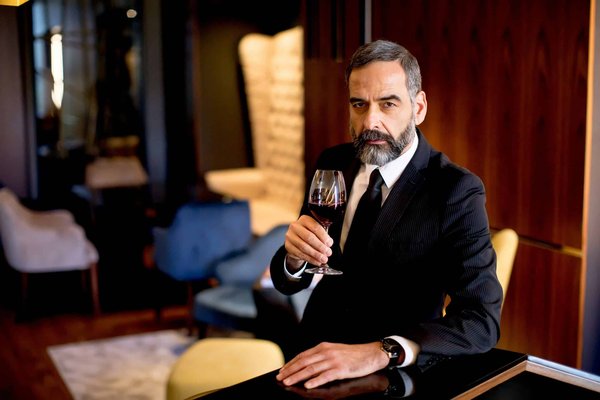 Come creare un look da viaggio comodo ma elegante per viaggi d'affari?